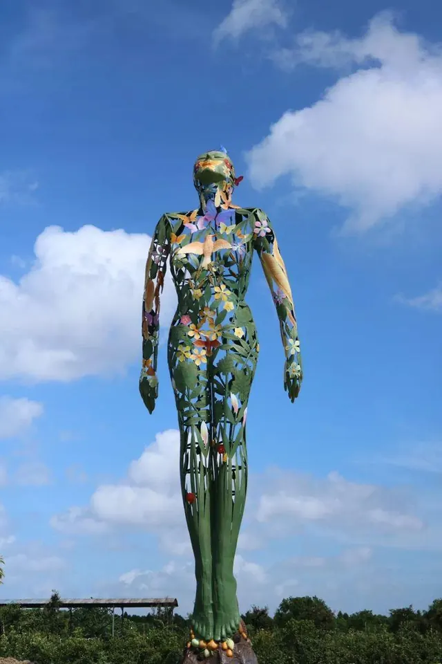 Public sculpture reference for Navrangpura cross road (Navrangpura)