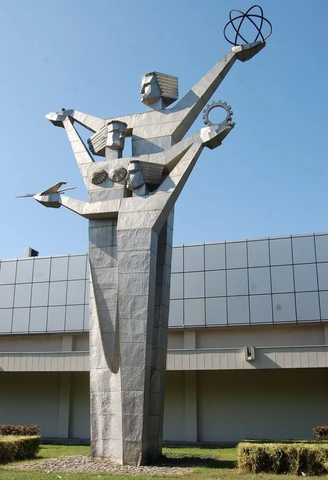Public sculpture reference for L D C E - T junction (Navrangpura